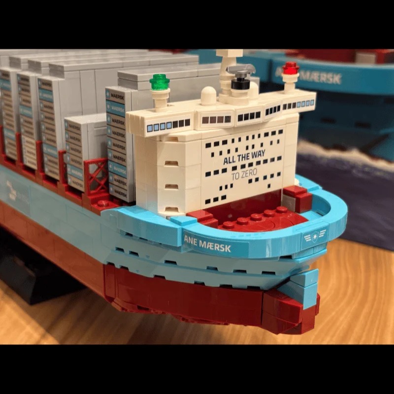 New 2026 Dual-Fuel Container V - огляд і ціна Model Kit Chemistry